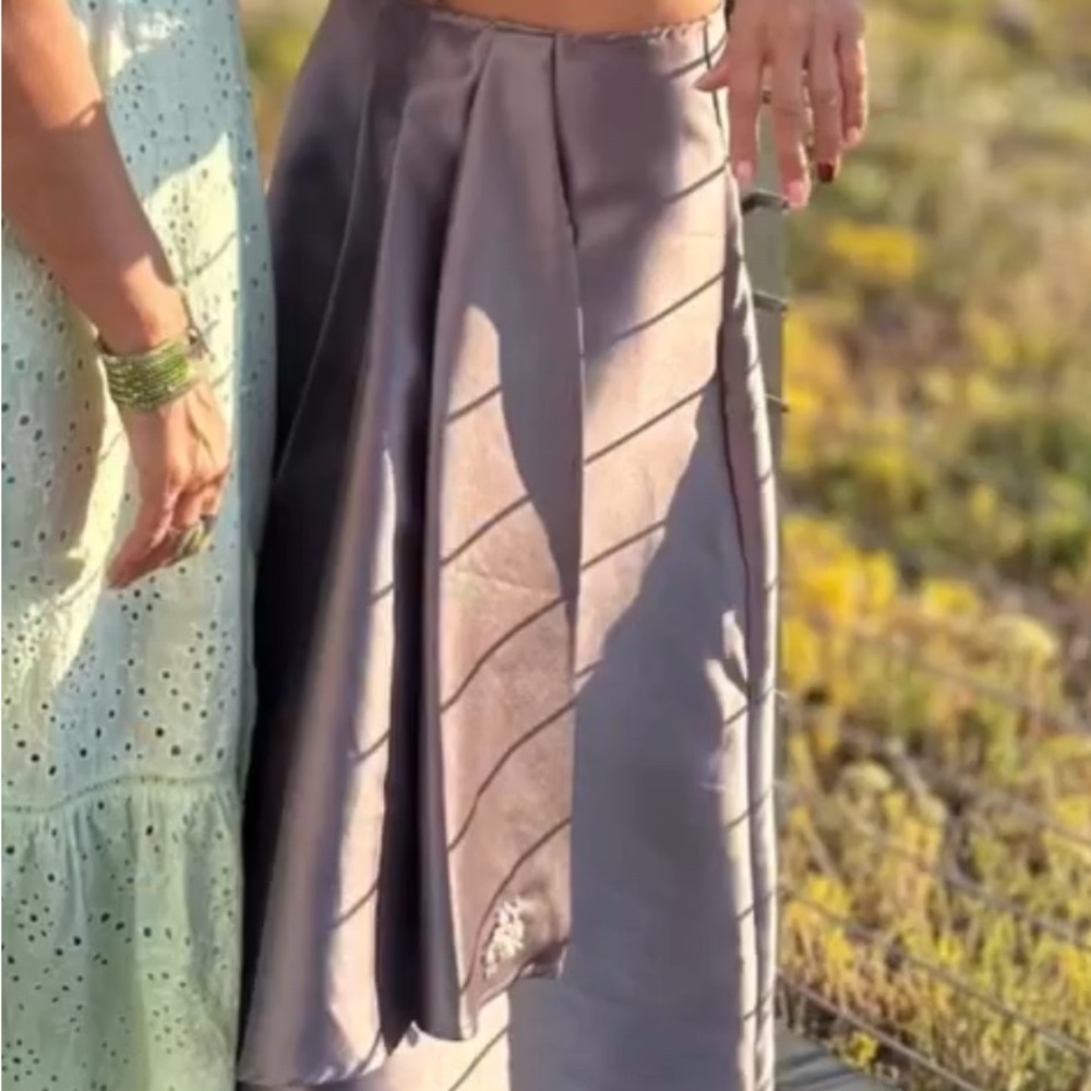 Elegant Gray/brown Satin Skirt